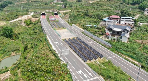 接高速、進(jìn)校園、上車(chē)棚……多地“嘗鮮”光伏發(fā)電！政府表態(tài)：將全面推廣光伏應(yīng)用